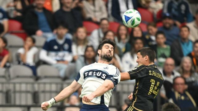 Whitecaps 'Brian White skóruje dvakrát, aby získal kravatu s LAFC

