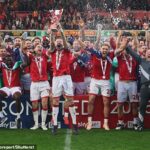 Skúsený útočník Steven Fletcher dostal Instagram, aby oznámil, že opustí Wrexham.