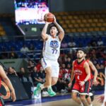 Xyrus Torres od Nlex Road Warriors počas zápasu filipínskeho pohára PBA proti Barangay Genev Gin Kings.