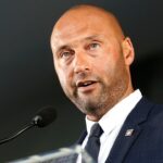 Yankees Great Derek Jeter hovorí so študentmi z University of Michigan
