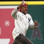 Yankeesfan sa vyhýba bezpečnosti na ihrisku skôr, ako ho chytia odvážny kúsok