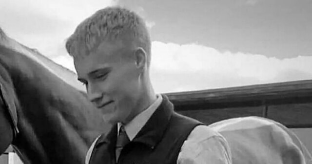 Young Jockey s'est retrouvé mort dans le cours de course en tête en troisième tragédie en quatre ans
