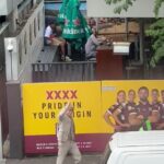 Owen Wilson prechádza pozdĺž kultovej ulice Caxton v Brisbane a pozdravuje svojich fanúšikov začiatkom začiatku Magic Wircle