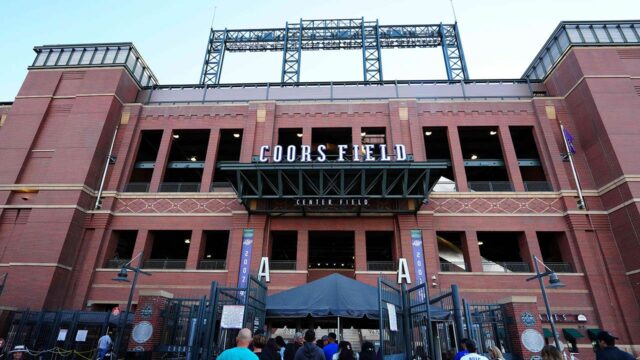 Žaloba fanúšikov tvrdí, že chyba lopta v Rockies Game má trvalé zranenia

