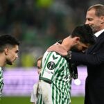 Zamestnanci Chelsea sú odovzdaní ISCO po finále Ligy konferencie UEFA