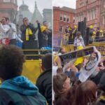 Zdá sa, že Leeds Star potvrdzuje, že spoluhráč opúšťa klub, zatiaľ čo na prehliadke Boozy Bus Futbalový šport
