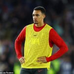 Trent Alexander-Arnold vyzeral smútiaci po strate Liverpoolu v Brightone v pondelok v Brightone