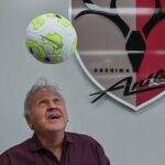 Zico podporuje Ancelottiho, aby sa dostal späť do vrcholu