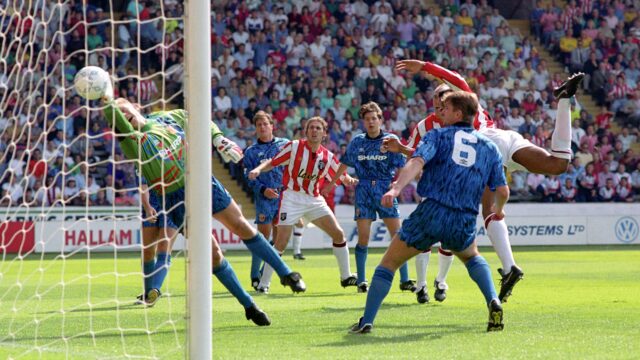 Deane skóroval vôbec prvú Premier League -Goal bývalý Schmeichel a Man United
