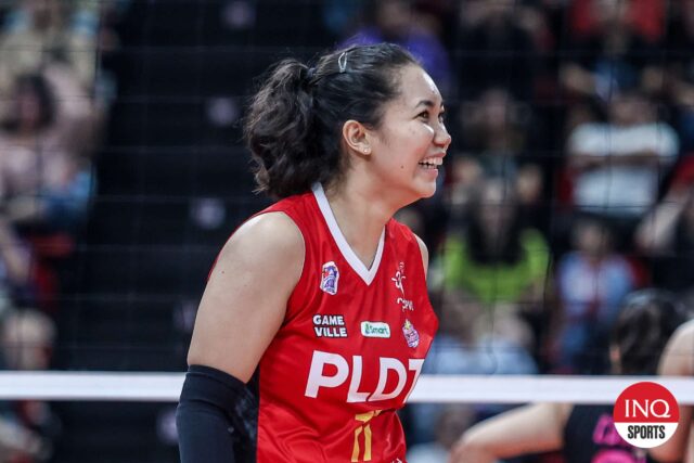 File - Fibola Ceballos sa pripojí k káve Zus po jej pódiu s vysokým vysokým úderom. Pvl