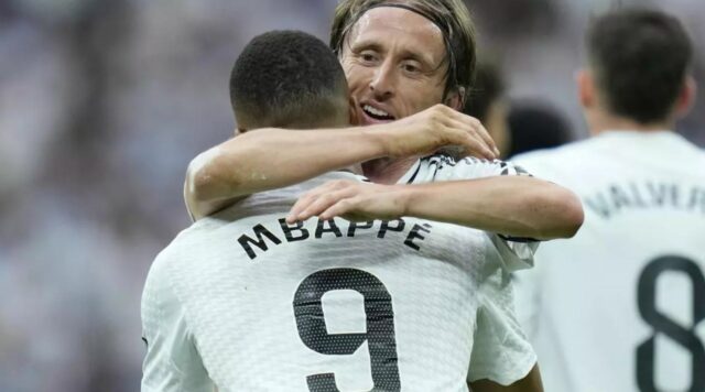 „Bezkonkurenčný príbeh“ - Luka Modric, Carlo Ancelotti hovorí o poslednom pohľade Santiago Bernabeu.

