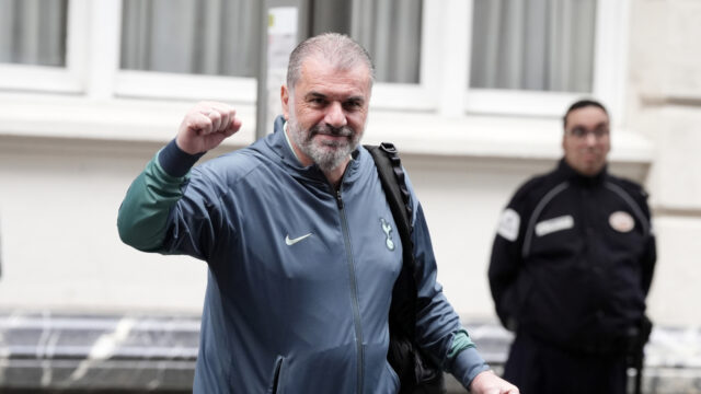 „Bolo to o výhre“ - Glenn Hoddle chváli Tottenham, aby vykonával prácu proti Manchester United vo finále Európskej ligy

