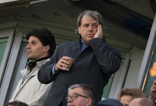 Londýn, Anglicko - 18. apríla: CO -kontrolný majiteľ a prezident Chelsea FC TODD Boehly pred štvrťfinále Ligy majstrov UEFA, ktorý je štvrťfinále Ligy majstrov UEFA, ďalší zápas medzi Chelsea FC a Real Madrid na Stamford Bridge 18. apríla 2023 v Londýne v Anglicku. (Fotka obrázkov Visionhaus/Getty)