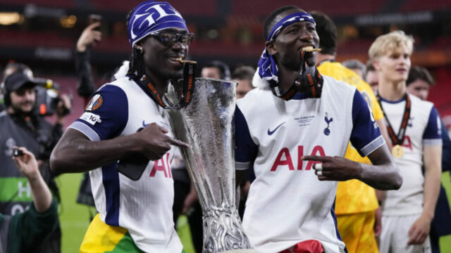 „Rôzna trieda“: Tottenham Hotspur záložník za nezvyčajnú cenu Premier League nominovaný

