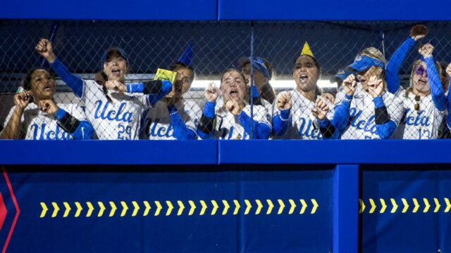 2025 WCWS - vo vnútri softball UCLA - vykopaná zábava

