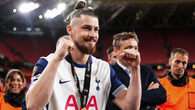 23-ročná Tottenham Star zostala v severnom Londýne uprostred série série. Agent potvrdil

