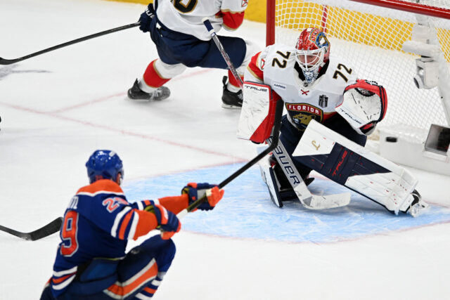 Eetu Luostarinen a Panthers nemohli obsahovať McDavid Connor do hry 1 - Zdroj: Imagn