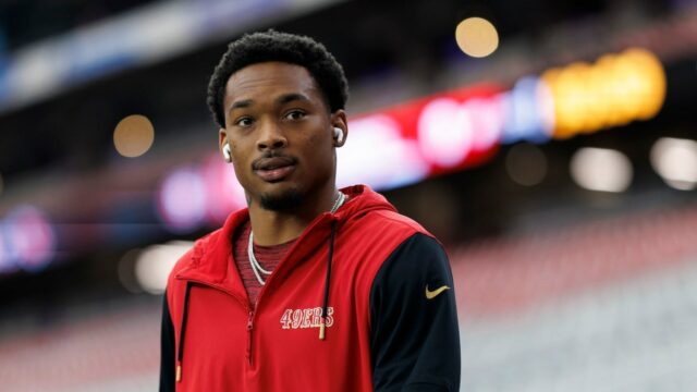 49ers 'Deommodore Lenoir, ktorého polícia bola obvinená po odmietnutí rozkazov


