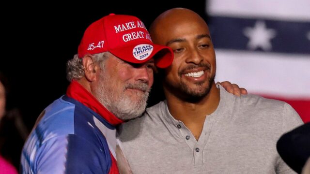 AJ Dillon 'AJ Dillon of Eagles odráža „Cool Experience“ Trump na rally

