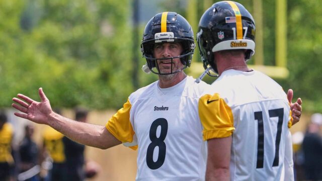 Aaron Rodgers dostáva tvrdú predpoveď od bývalého generálneho riaditeľa

