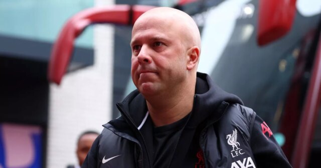 Actualités de transfert de Liverpool: une nouvelle cible émerge alors que les rouges pèsent le double swoop sur les concurrents pré-prem
