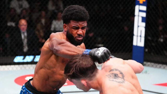 Las Vegas, Nevada -Januar 11: Jacobe Smith reaguje po knockoutovom víťazstve proti Prestonovi Parsonsovi v welterweight Wrestling počas udalosti UFC Fight Night na UFC Apex 11. januára 2025 v Las Vegas v Nevade. (Foto: Chris Unger/Zuffa LLC s obrázkami Getty)