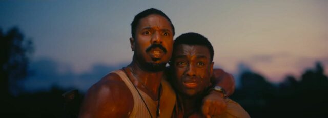 Michael B. Jordan ako Eliáš "Fajčiť" Moore v hororovom filme Vampire Sinners. (Obrázok prostredníctvom youtube.com/warner Bros.)