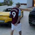 Alejandro Garnacho z Manchester United publikoval obrázok Marcusa Rashforda, ktorý nosil košeľu Aston Villa tričko