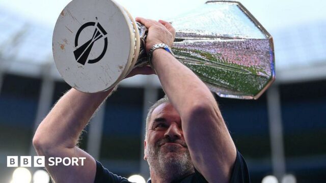 Ange Postecoglou lifts the Europa League trophy