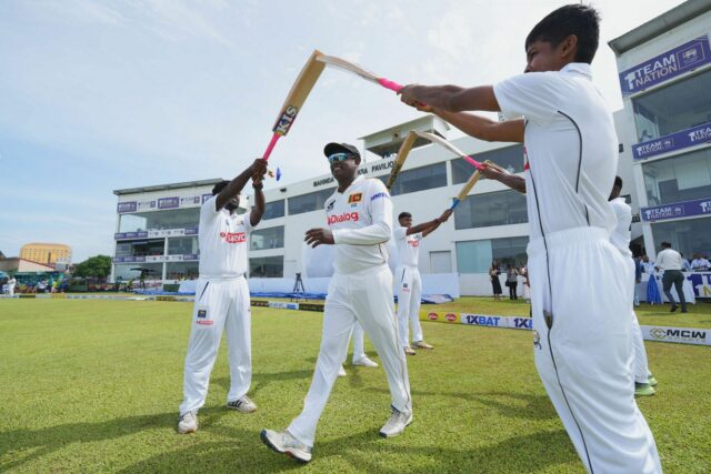 Angelo Mathews dostane emocionálnu čestnú stráž za svoj posledný test na SL vs Ban 2025 Opener (hodinky)

