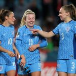 Ella Toone (vľavo) je prvý lev, ktorý spustil svoju tvorivú agentúru Amicizia Studios, ktorý kombinuje futbalisti žien s obchodnými a marketingovými príležitosťami