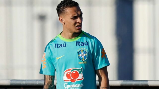 Antony Savors Brazília volanie, hádajte „rock bott“ v Man United

