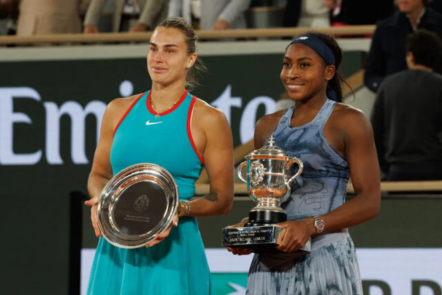 Coco Gauff, Right, porazil Arynu, ktorá sa uložila 7. júna vo finále French Open. (Obrázok Tnani badreddine/Dofed Images/defodi od Gettty Images)