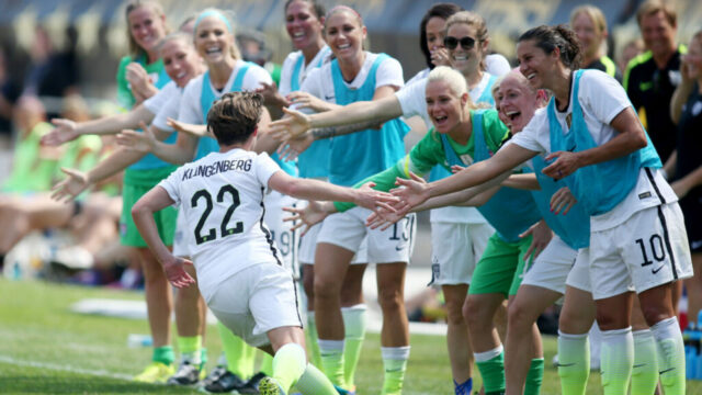 Atď., Legenda Portland Thorn Meghan Klingenberg oznamuje odchod do dôchodku

