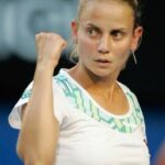 Elena Dokic otvára stratu svojho zahraničného otca tým, že odhalí hlboké emocionálne zložitosti ich vzťahu
