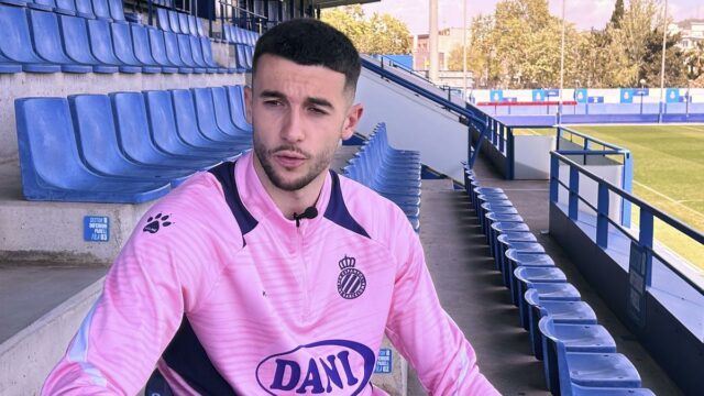 Barcelona podpísala brankár Joan Garcia z Espanyolu

