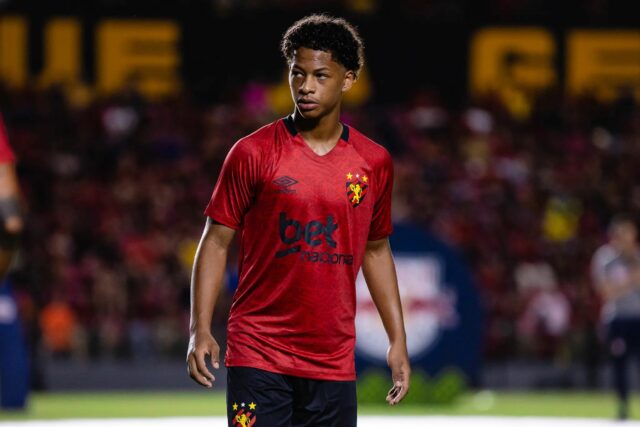 Barcelona v pokročilých výzvach podpisovať 17-ročného brazílskeho Wonderkid-

