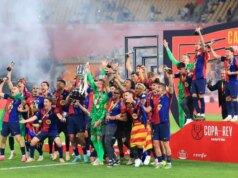 Foto: Kapitán Ter Stegen odovzdáva špeciálny darček spoluhráčovi z Barcelony Barcelonská hviezda pripravená „ísť do vojny“ proti klubu