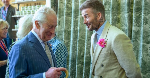 Beckham finit par devenir Sir David après des années d'appels publics et d'indices royaux
