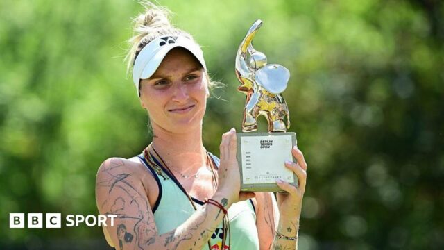 Marketa Vondrousova holds her Belin Open trophy