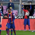 Boyhood Club of Lionel Messi 9-ročné sankcie na fotografii s hráčom z konkurenčného tímu