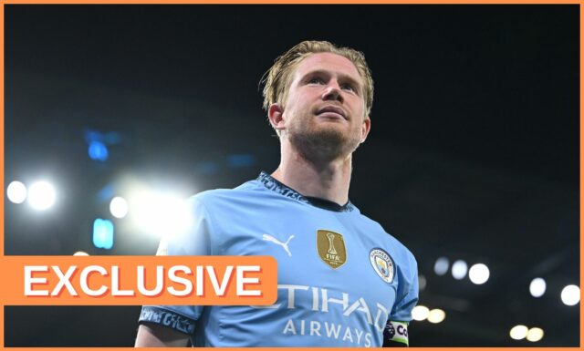 Kevin de Bruyne tlieska fanúšikov Manchester City