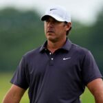 Brooks Koepka Smashs Club, zničí tričko pred Liv Dallas -Tugtekking
