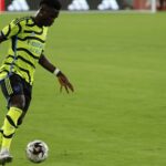 Bukayo Saka ukazuje stav zranenia