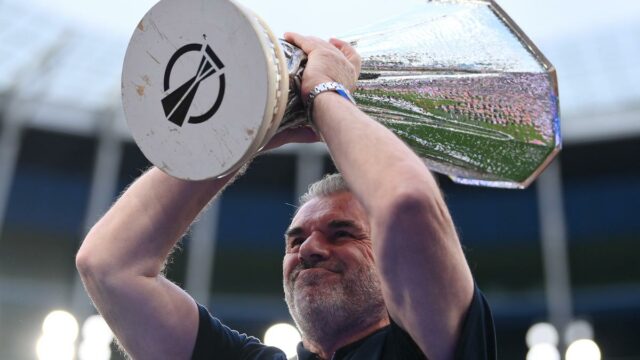 Bývalí ležadlá Spurs späť postecoglou medzi nebezpečnou budúcnosťou

