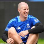 Joe Hart mal dobrú náladu, keď v piatok ukázal počiatočný výsledok transplantácie vlasov