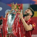 Bývalý britský záložník Adam Lallana oznámil svoj odchod do dôchodku po 19 -ročnej kariére