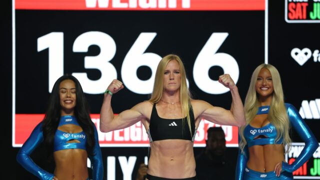 Bývalý šampión UFC Holly Holm skóre -Stop in Boxing Return

