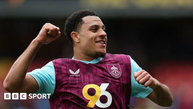 CJ Egan-Riley playing for Burnley
