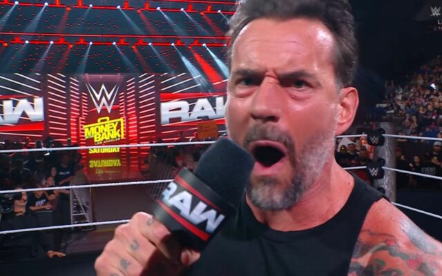 CM Punk oficiálne vyzýva súčasného šampióna vo WWE RAW; V roku 2025 sa vysmieval masívny zápas

